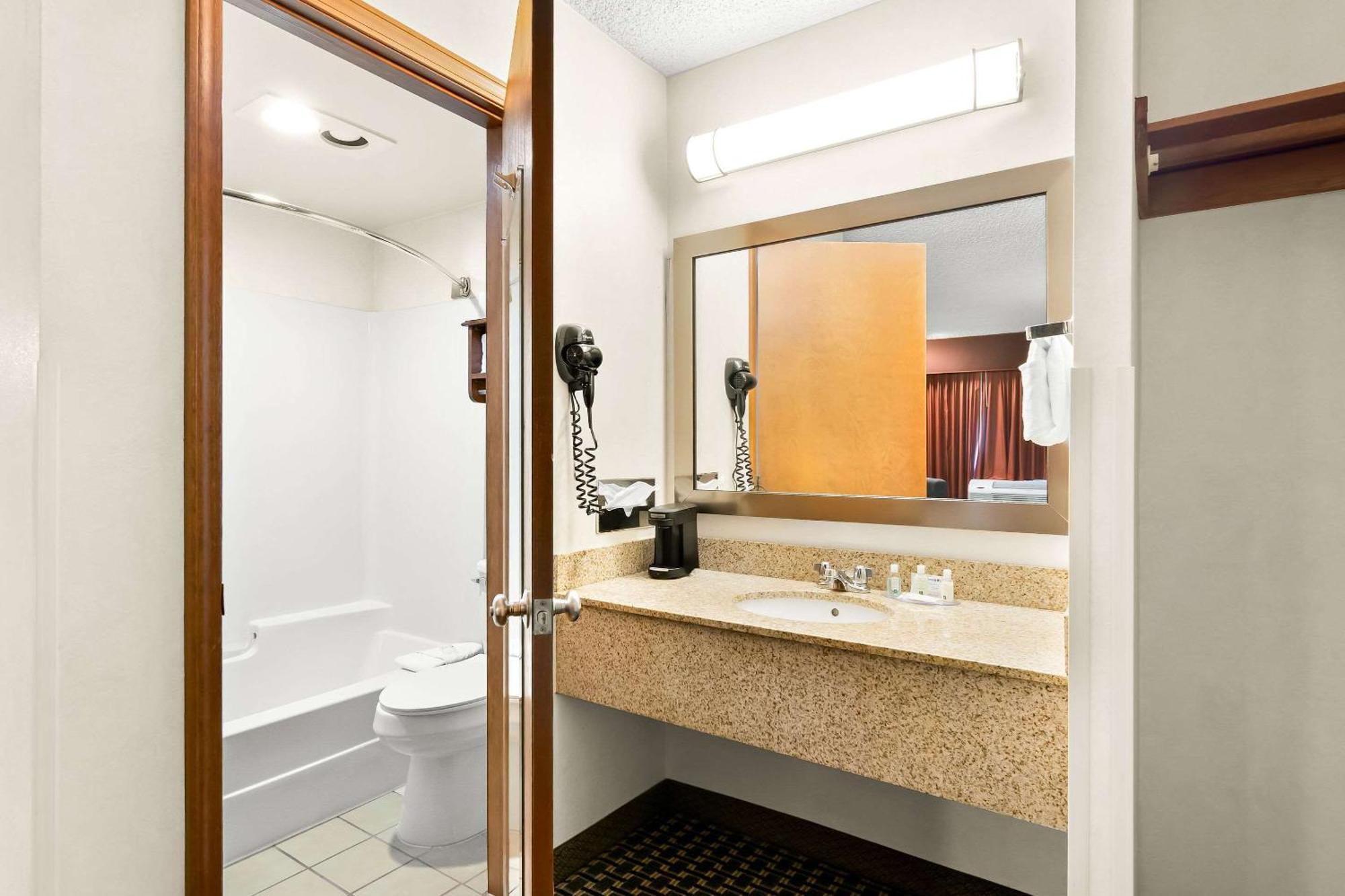 Quality Inn Mount Vernon Exterior photo